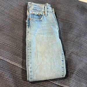 Levi’s 501 straight leg button up 23x30